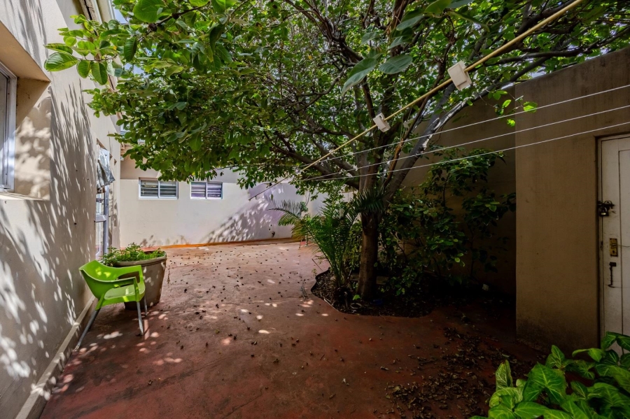 6 Bedroom Property for Sale in Woodstock Western Cape